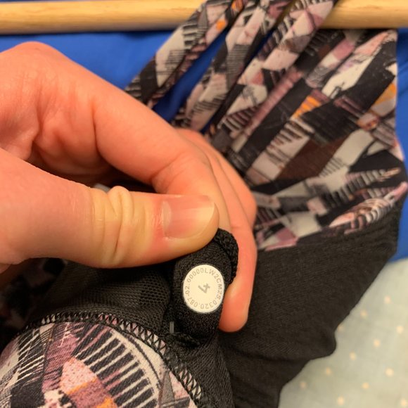 NWT Lululemon Free To Be Serene Bra Size 4 - Picture 9 of 9